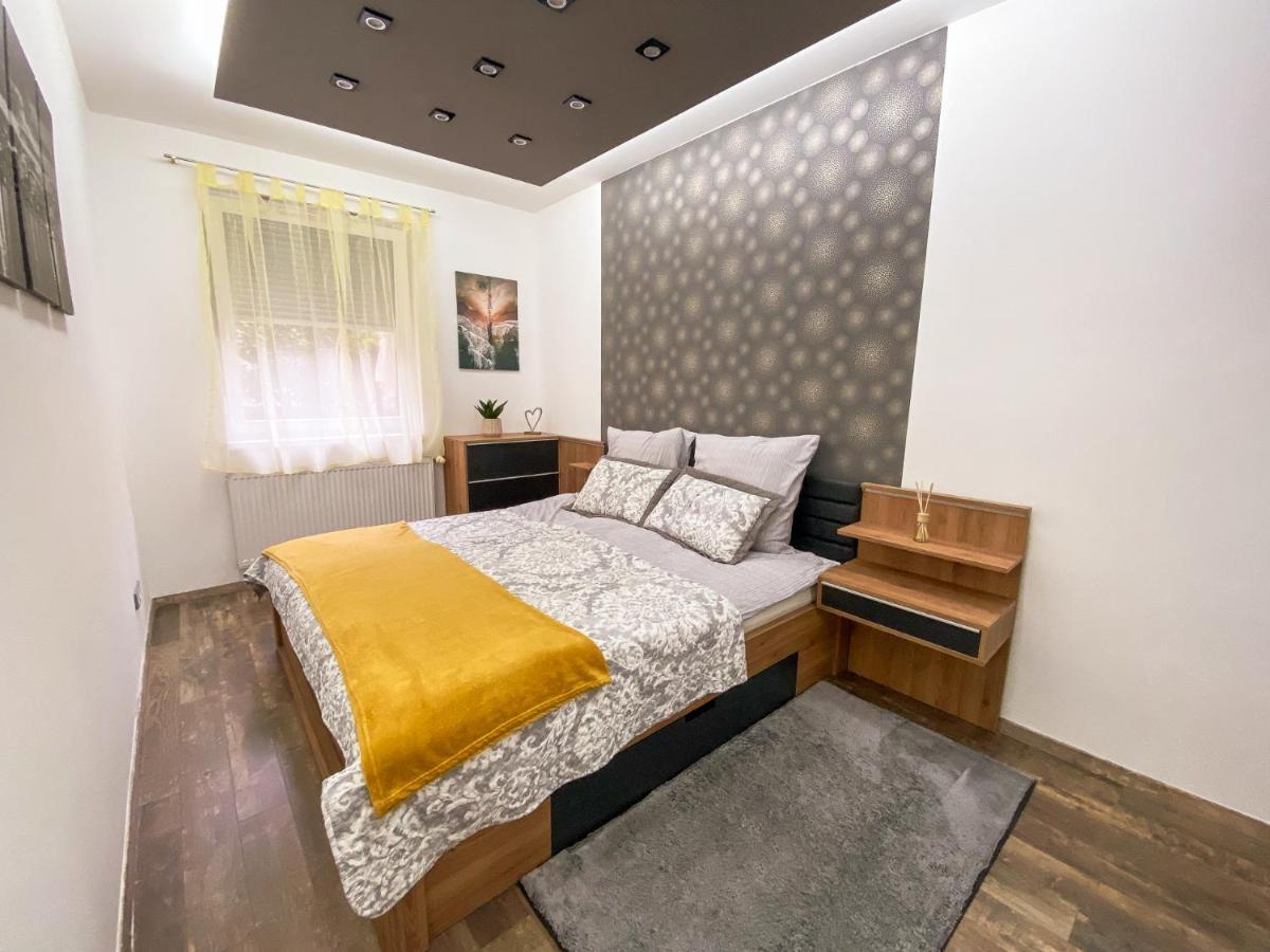 Slate Wood Apartman