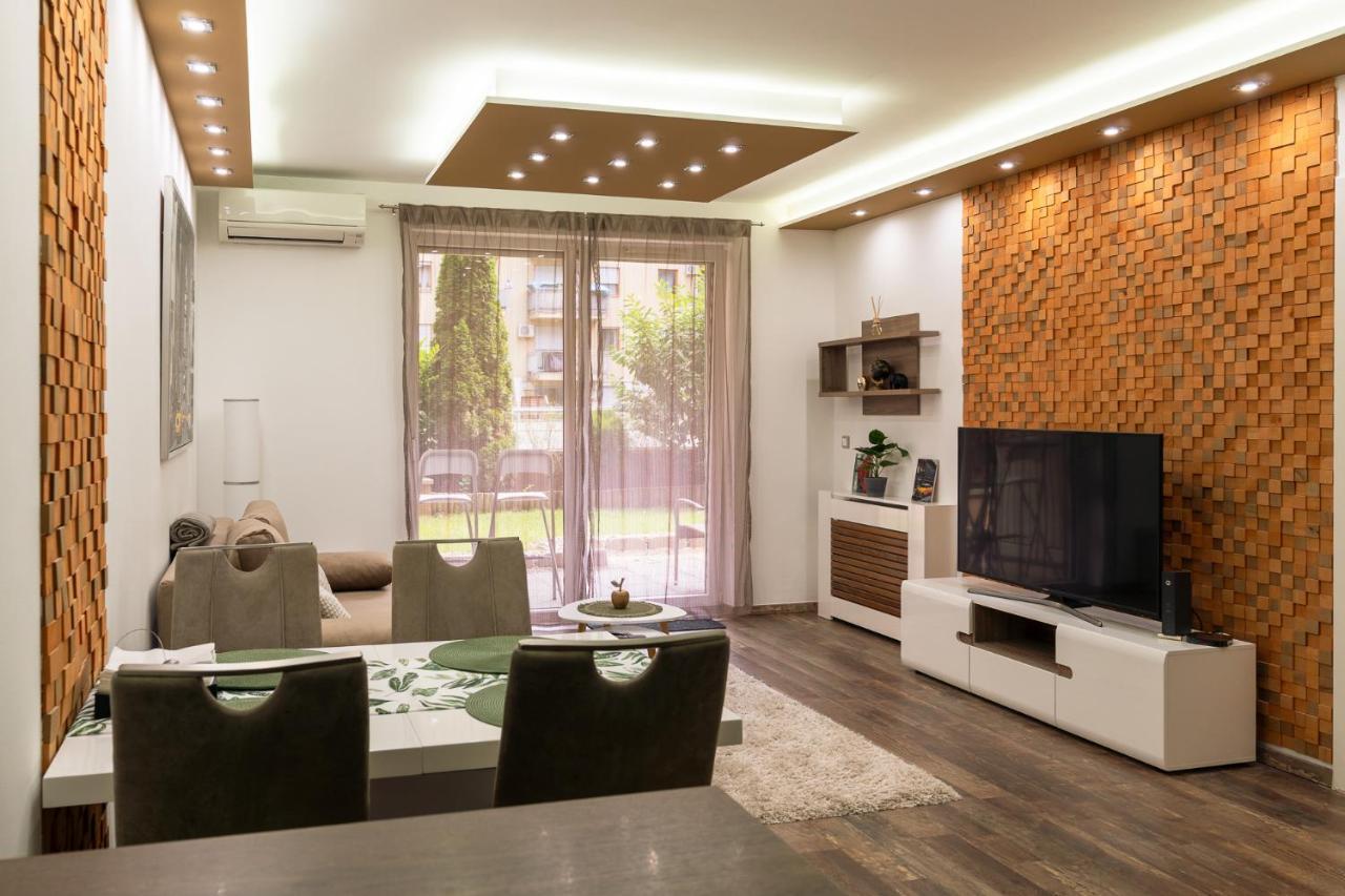 Apartman Slate Wood *
