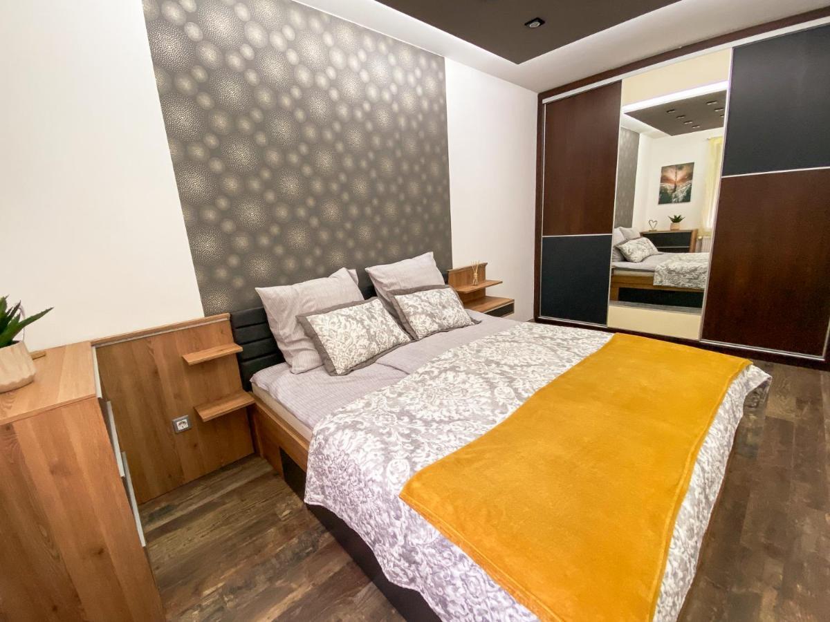 Slate Wood Apartman