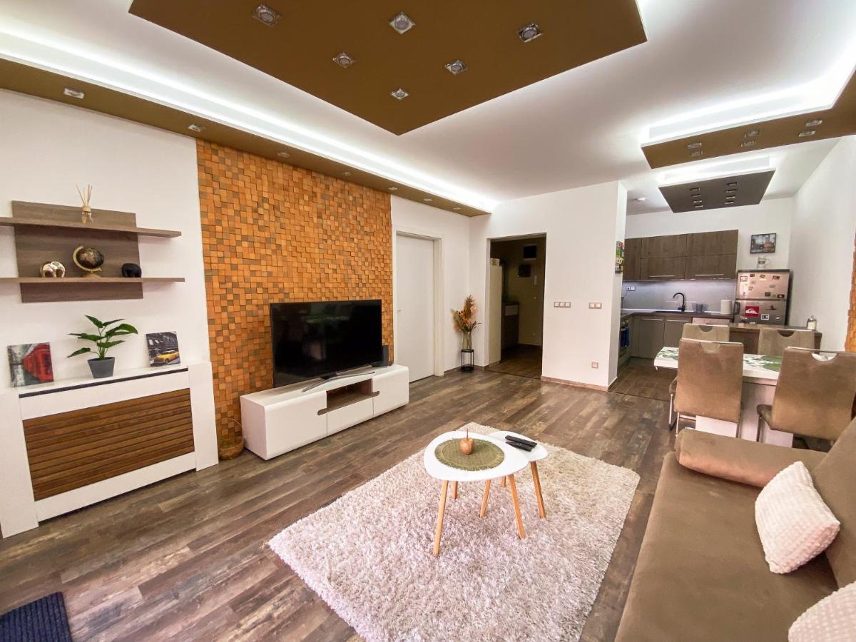 Slate Wood Apartman *