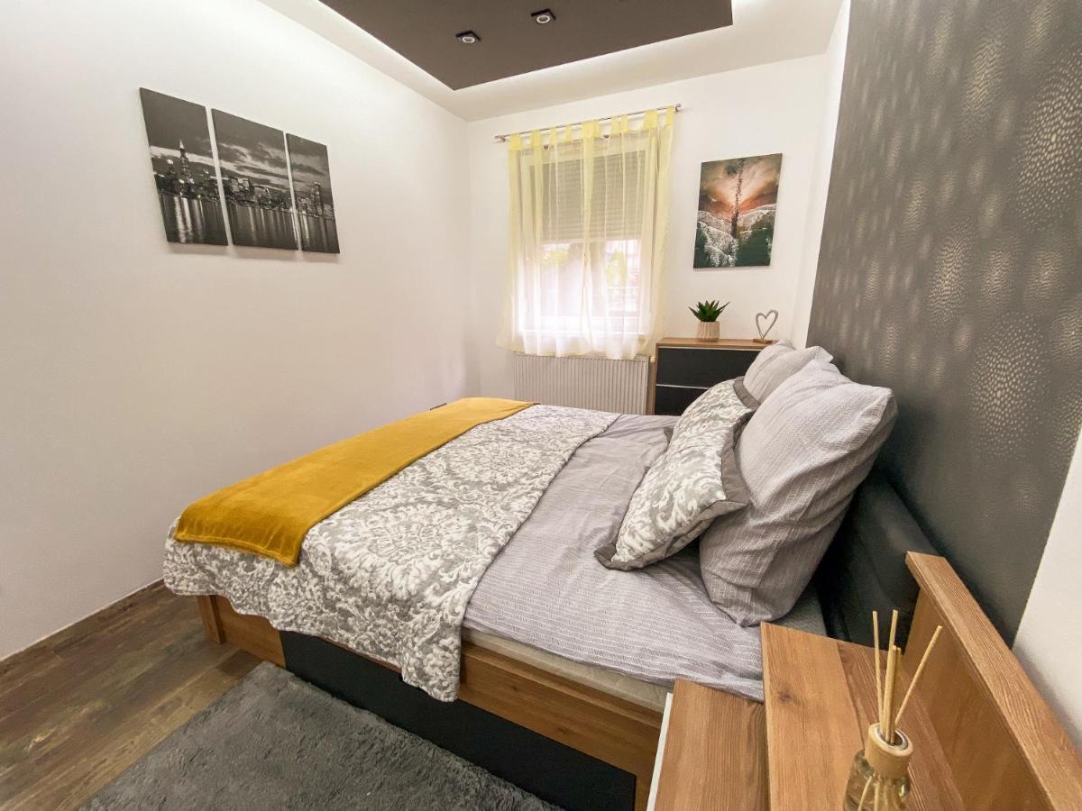 Apartman Slate Wood